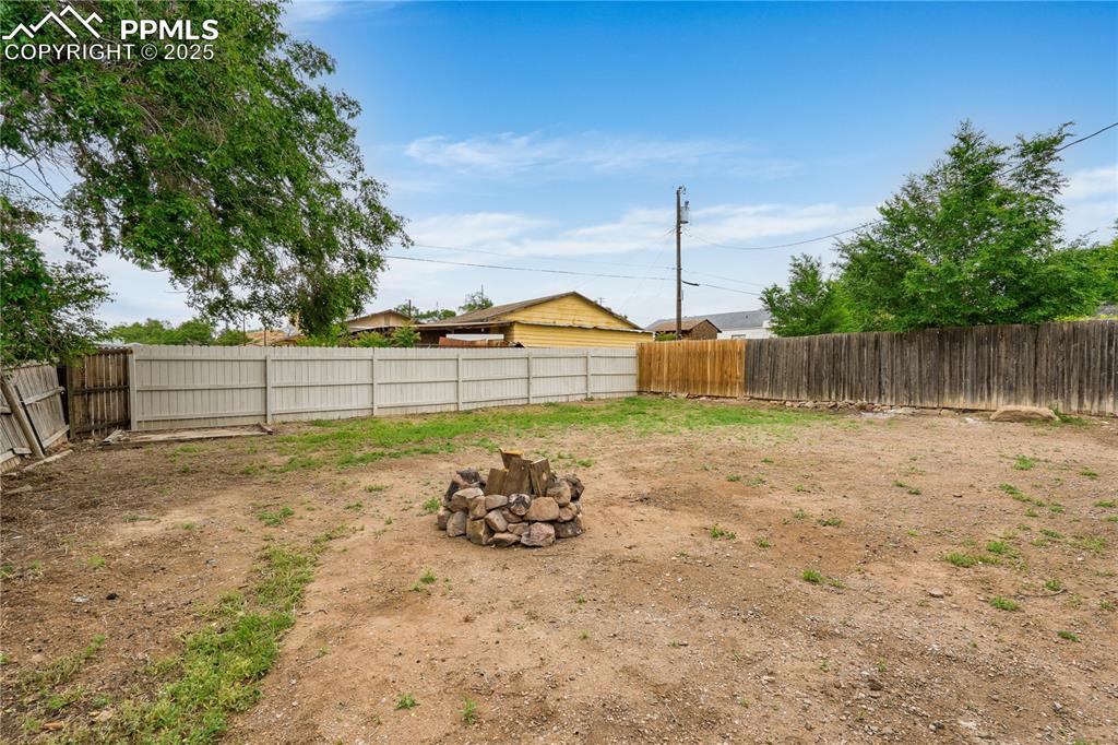 Image 24 of 26: View of fenced backyard