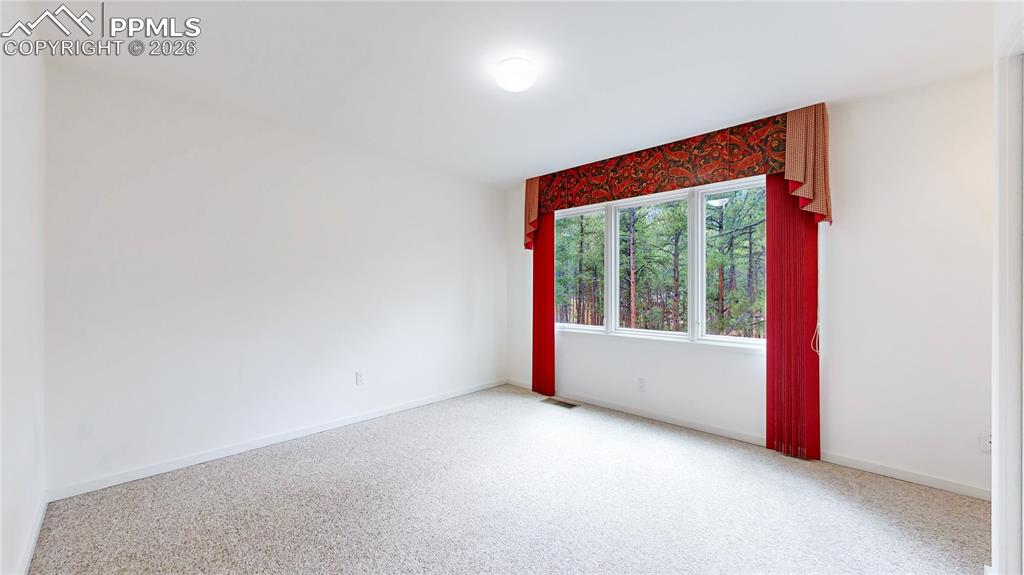 Image 21 of 44: Bedroom