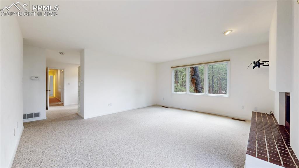 Image 23 of 44: Master Bedroom