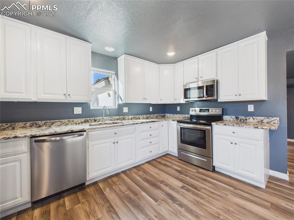 Image 10 of 36: Kitchen