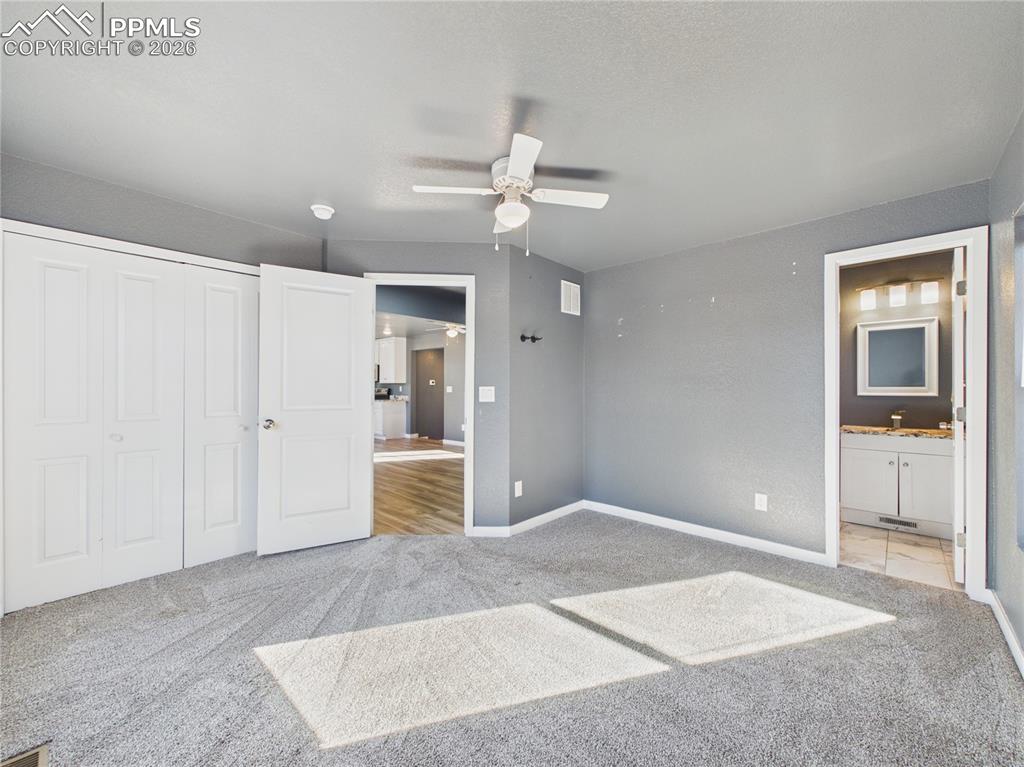 Image 13 of 36: Bedroom