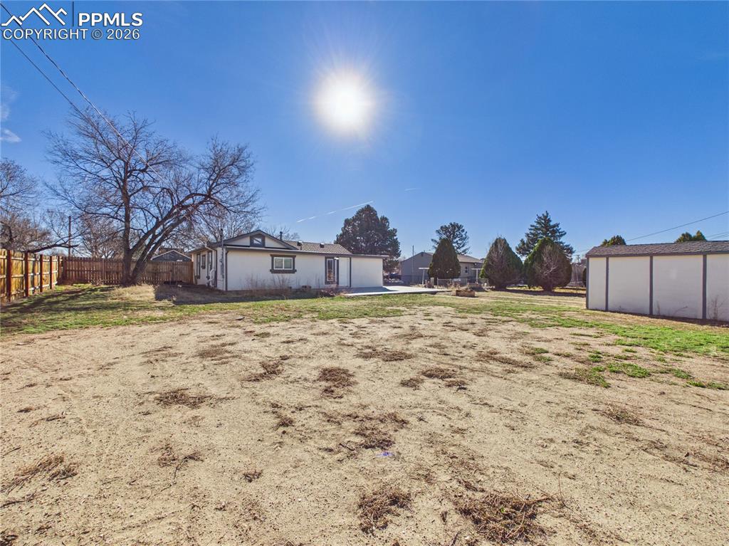 Image 31 of 36: Yard