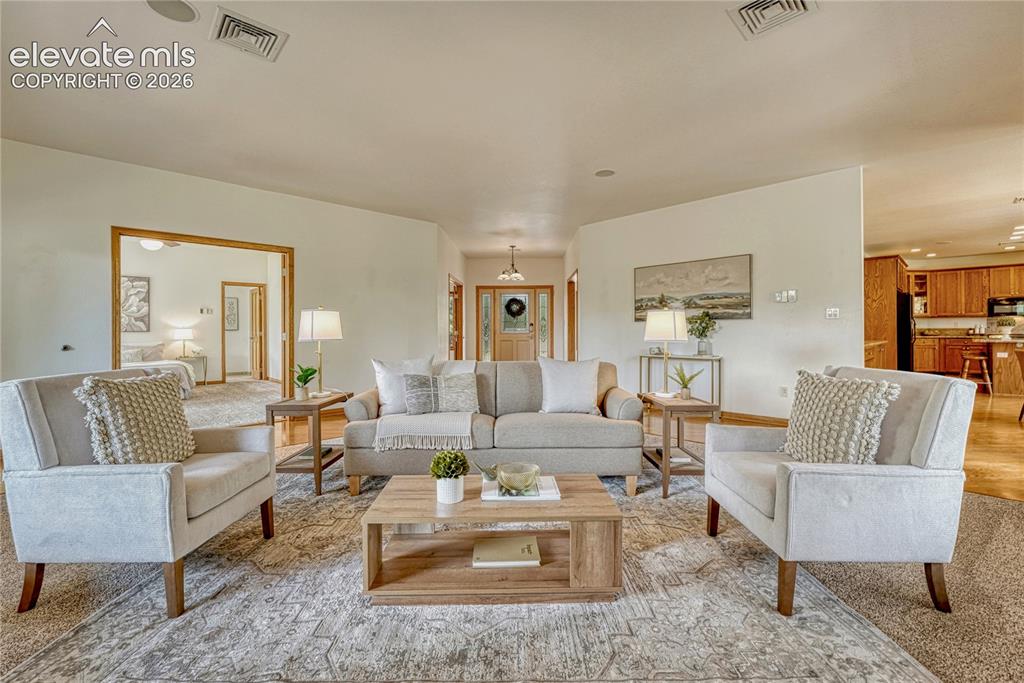 Image 26 of 50: Open floor plan!