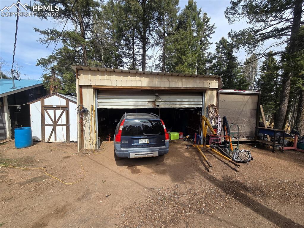 Image 3 of 13: Garage