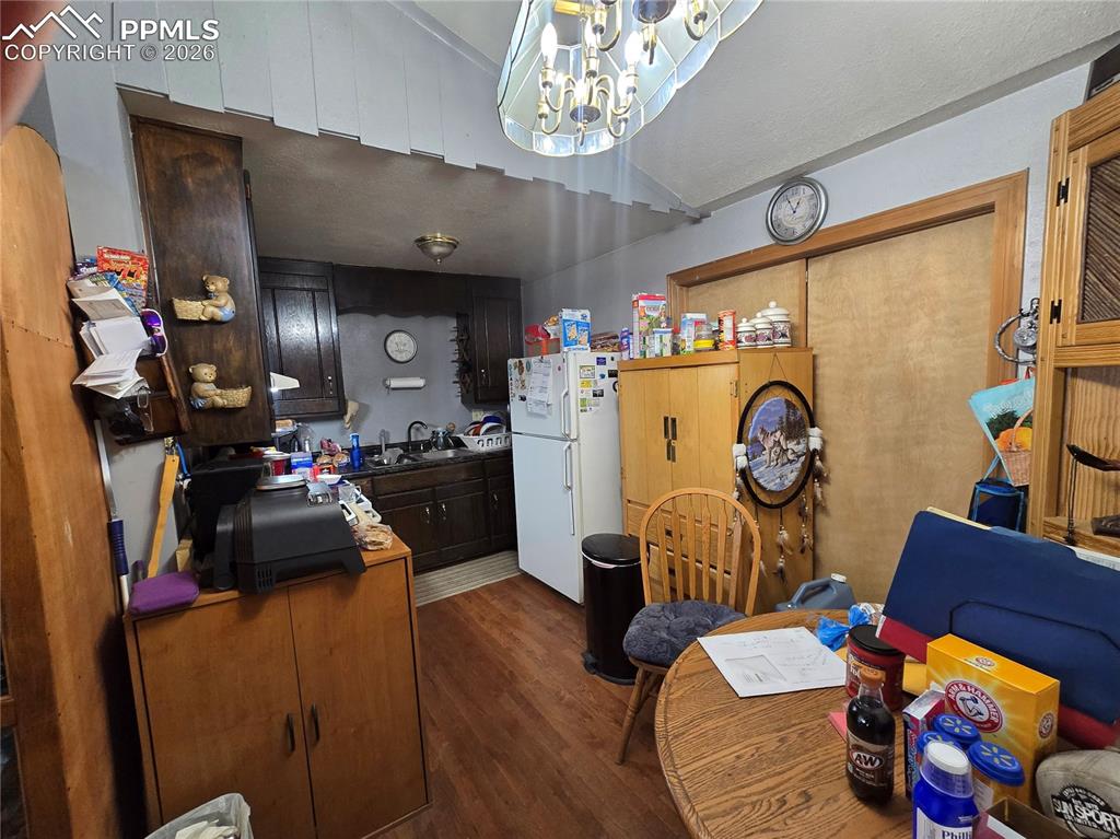 Image 8 of 13: Kitchen