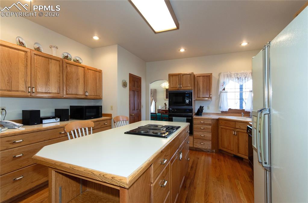 Image 12 of 50: Kitchen