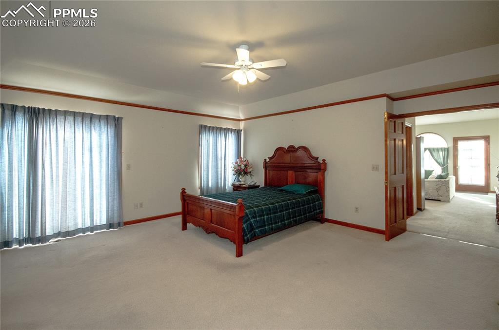 Image 17 of 50: Bedroom