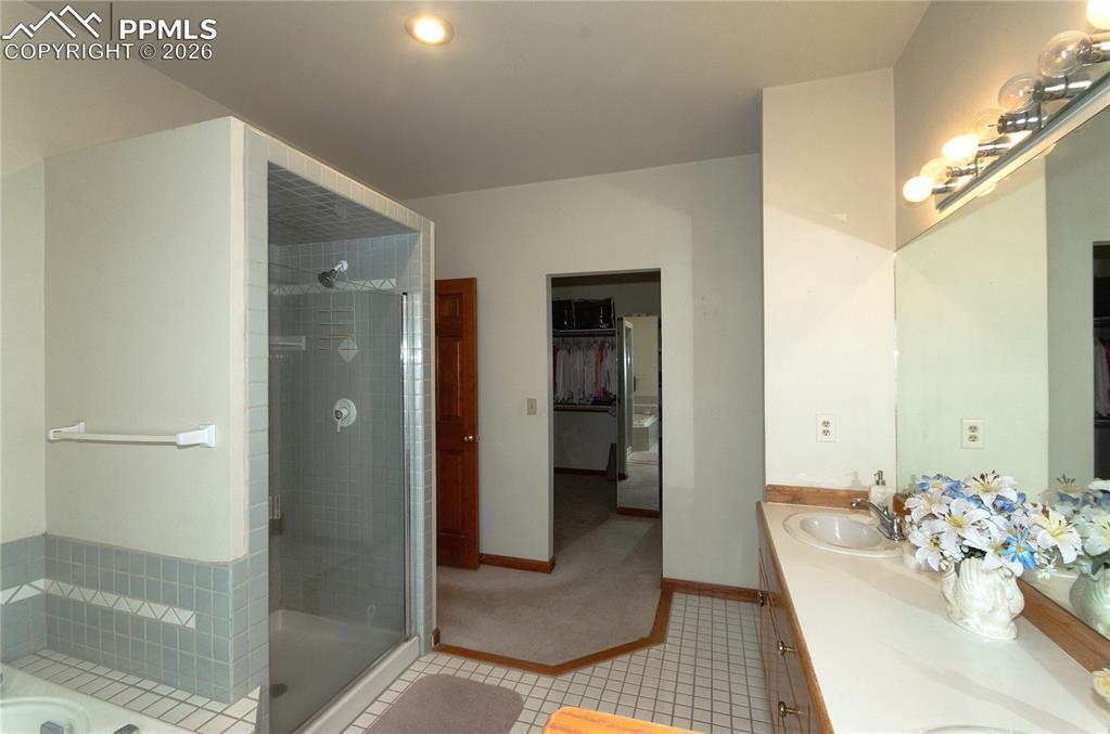 Image 18 of 50: Bathroom