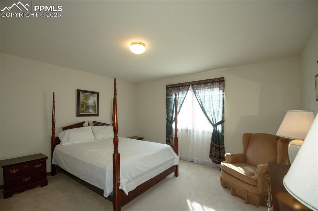 Image 20 of 50: Bedroom