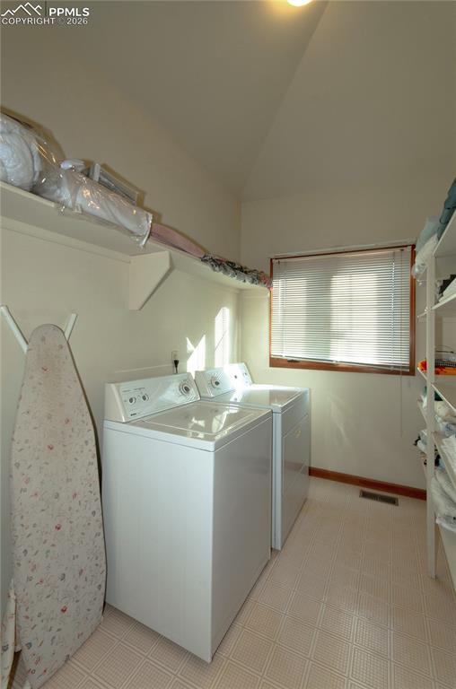 Image 22 of 50: Laundry