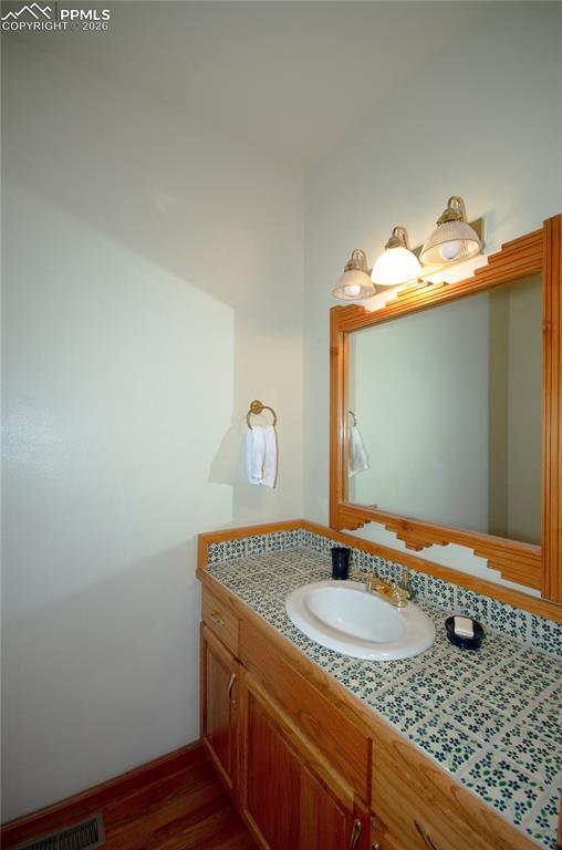 Image 24 of 50: Bathroom