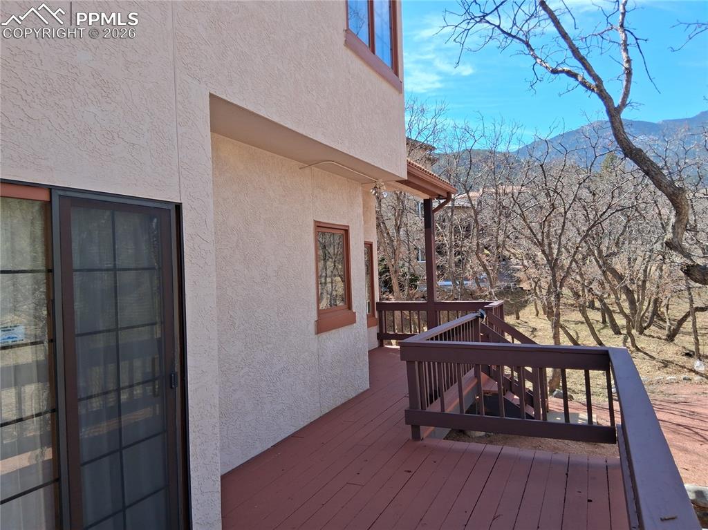 Image 28 of 50: Deck