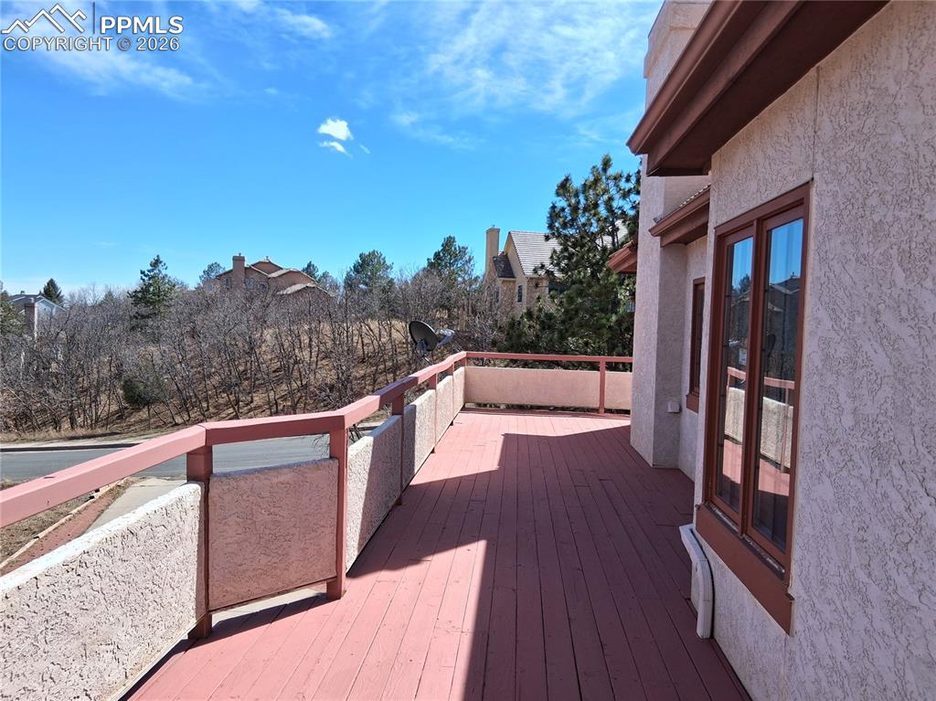 Image 30 of 50: Deck