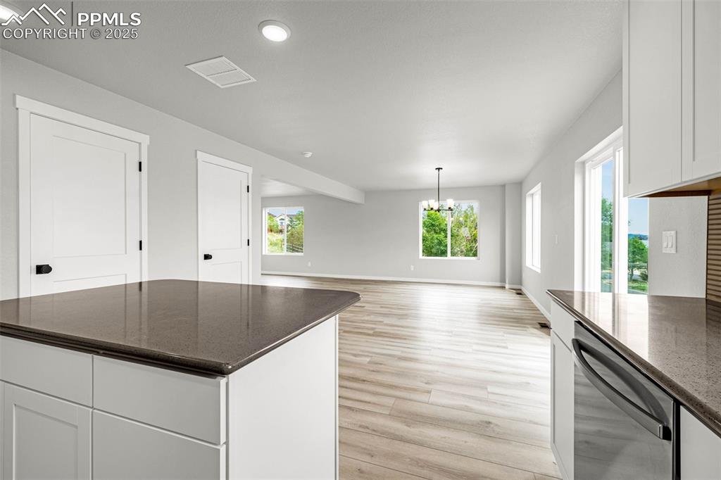 Image 11 of 40: Kitchen