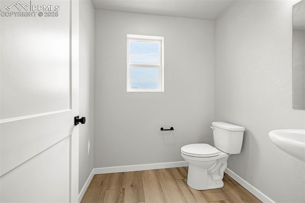 Image 14 of 40: Bathroom
