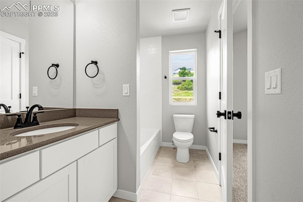Image 18 of 40: Bathroom