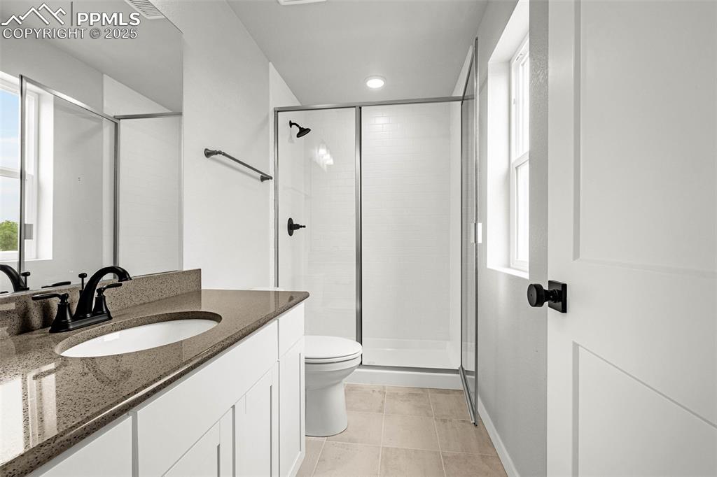 Image 22 of 40: Bathroom