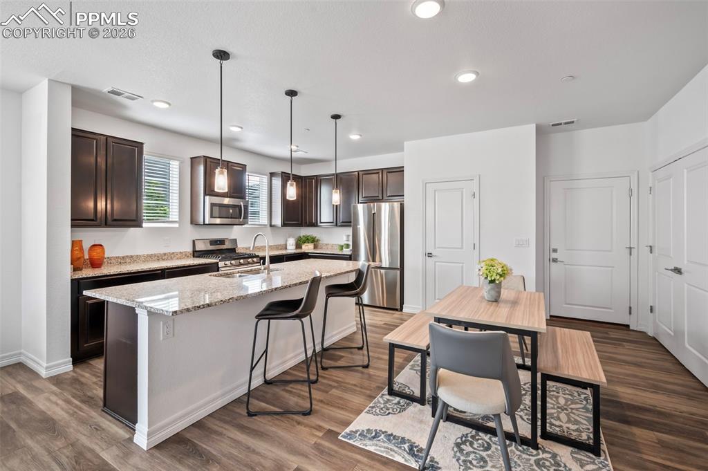 Image 11 of 27: Kitchen