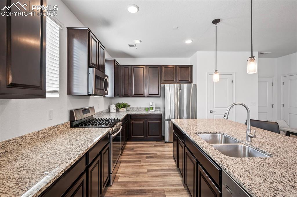 Image 13 of 27: Kitchen