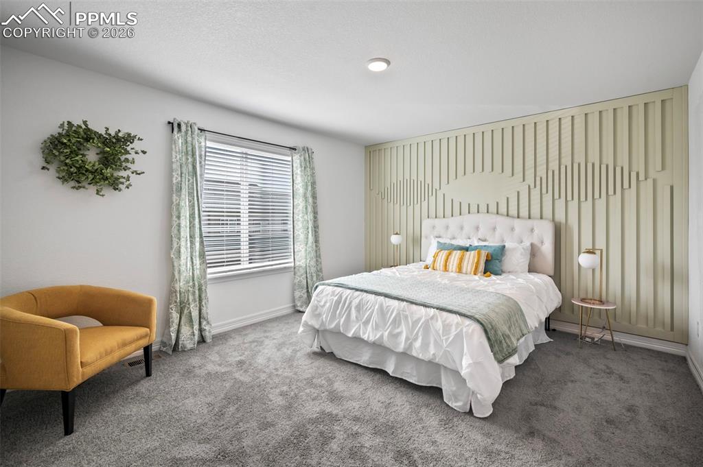 Image 16 of 27: Bedroom