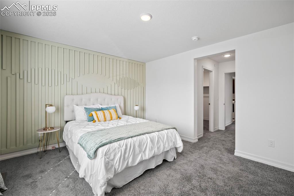 Image 17 of 27: Bedroom