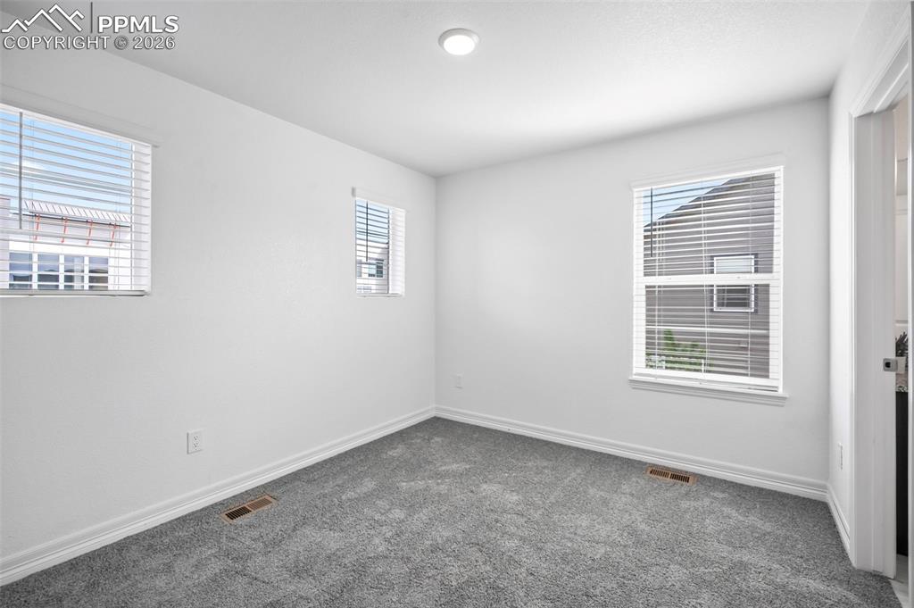 Image 23 of 27: Bed 3