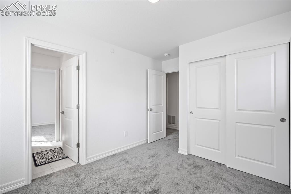 Image 24 of 27: Bedroom