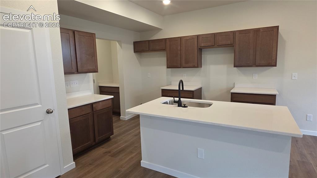 Image 5 of 31: Kitchen
