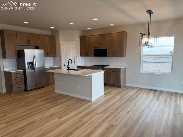 Image 11 of 23: Kitchen