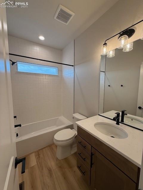 Image 3 of 23: Secondary main level bath