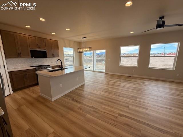 Image 8 of 23: Kitchen