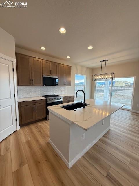 Image 9 of 23: Kitchen