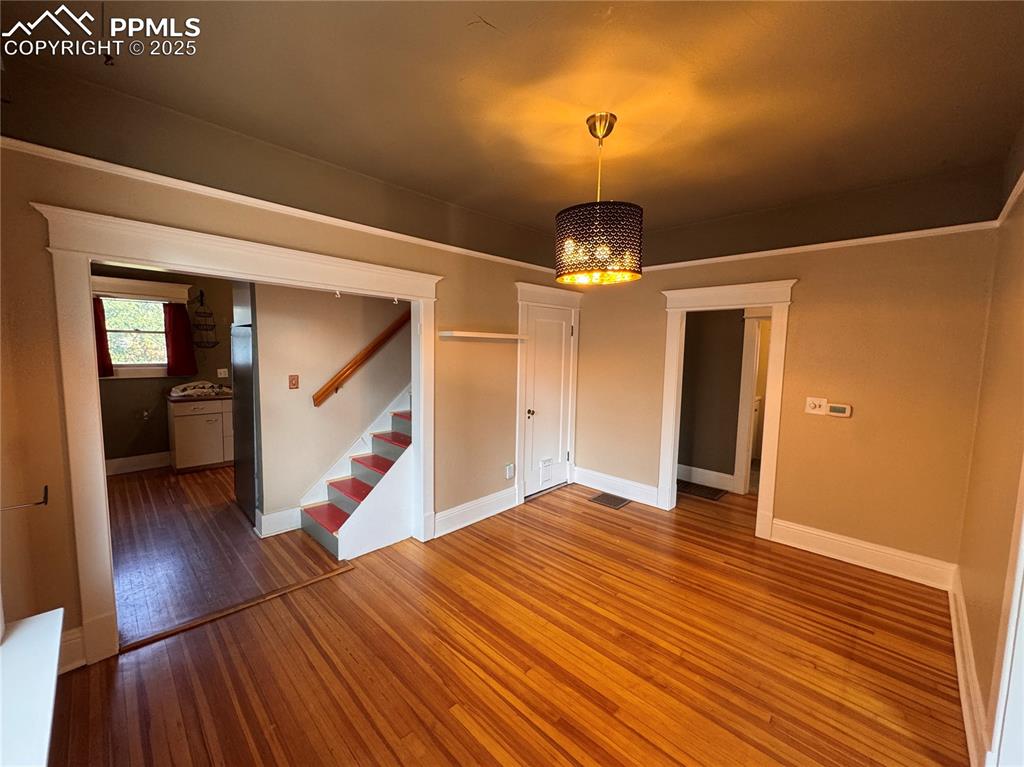 Image 6 of 16: Dining Area