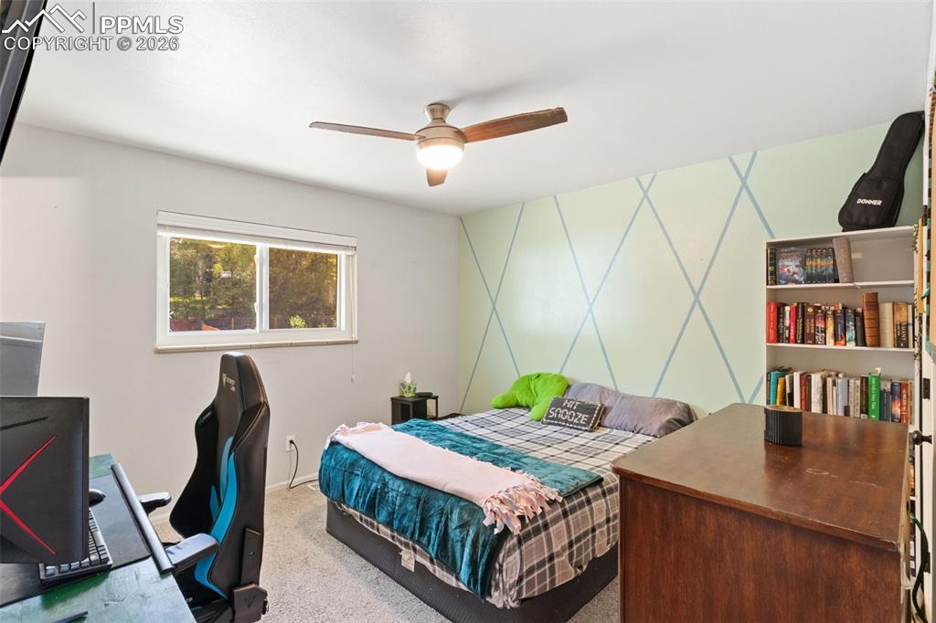 Image 16 of 40: Kitchen