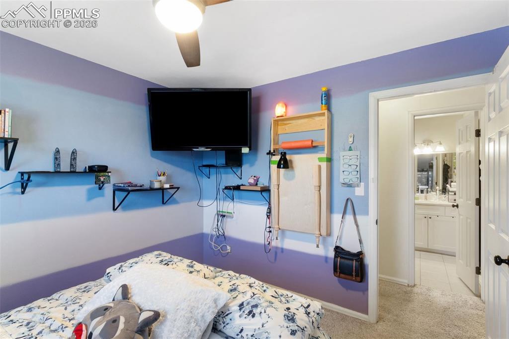 Image 21 of 40: Bedroom