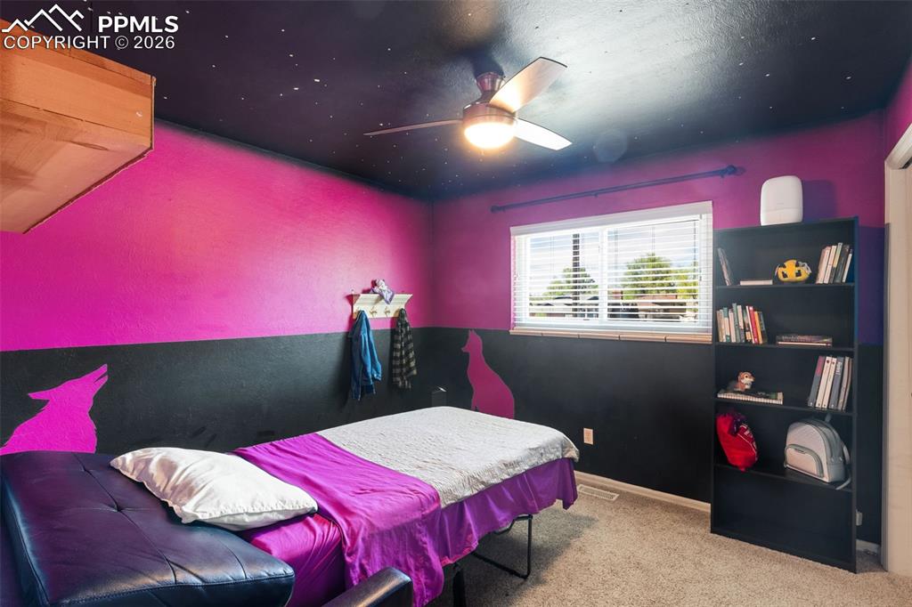 Image 23 of 40: Bathroom