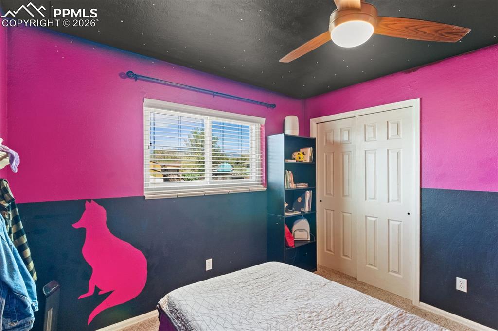 Image 24 of 40: Bedroom