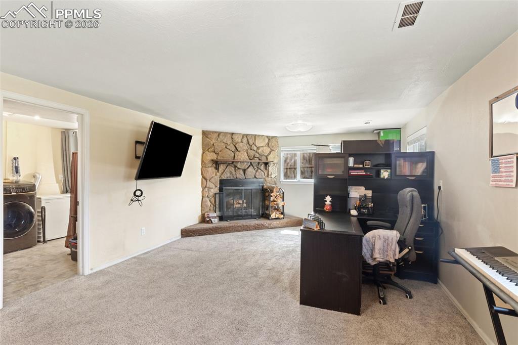 Image 26 of 40: Bedroom