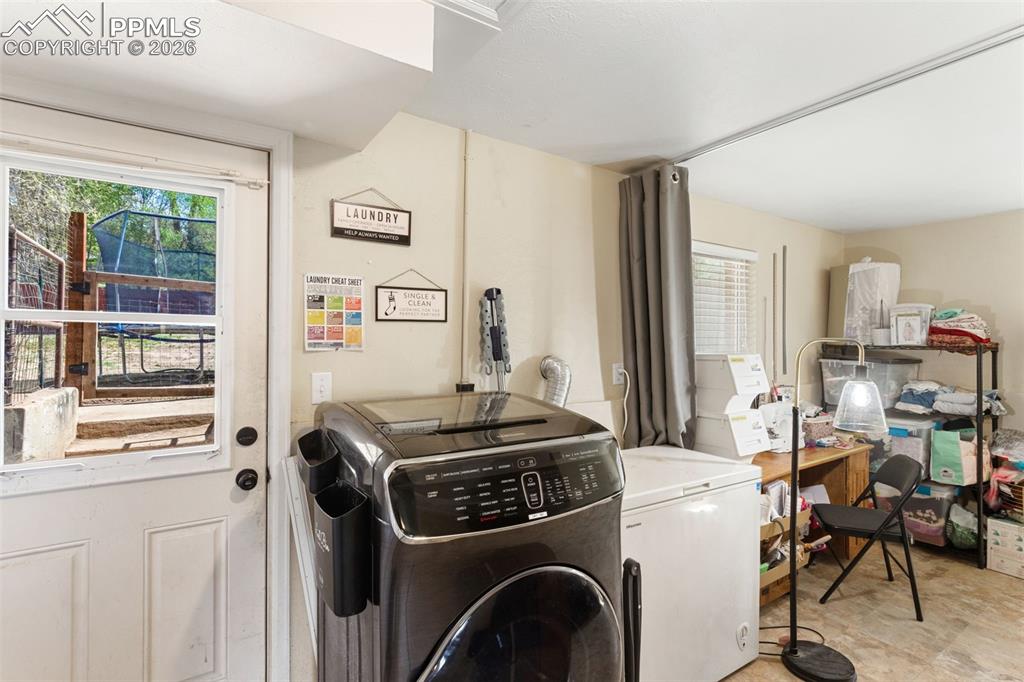 Image 28 of 40: Family Room