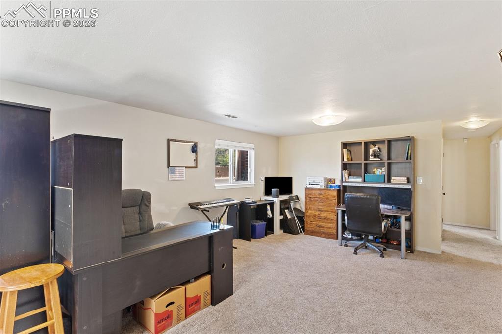 Image 29 of 40: Laundry