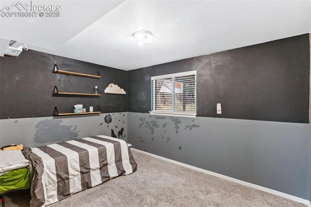 Image 34 of 40: Bathroom