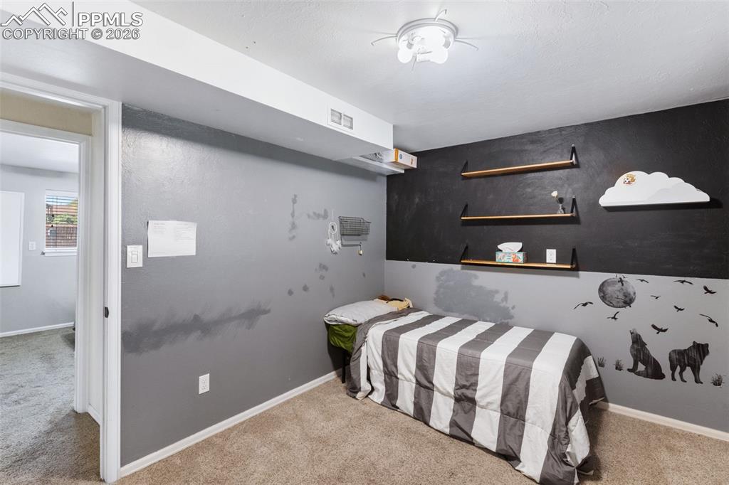 Image 35 of 40: Bedroom