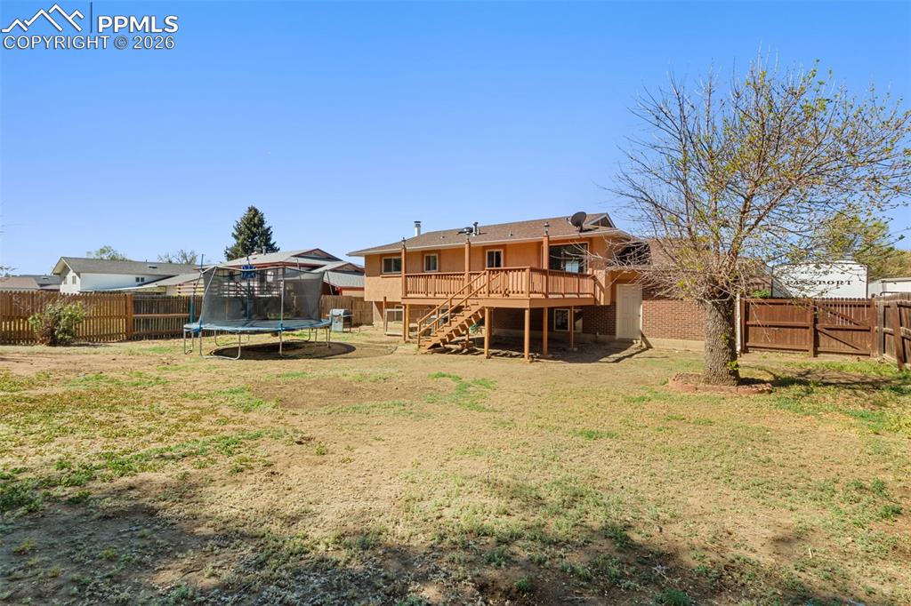 Image 38 of 40: Deck