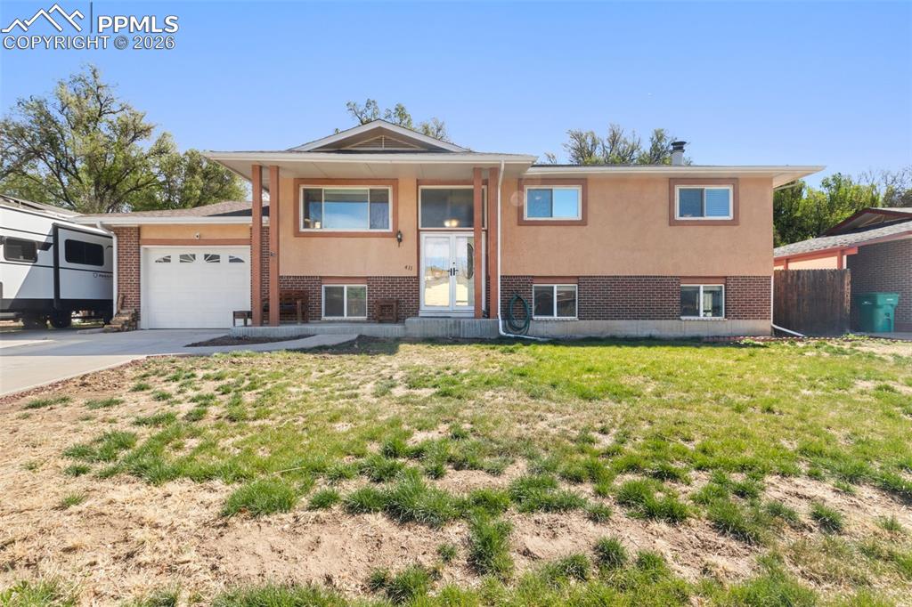 Image 5 of 40: Front of Structure