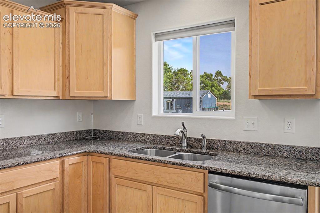 Image 11 of 41: Kitchen