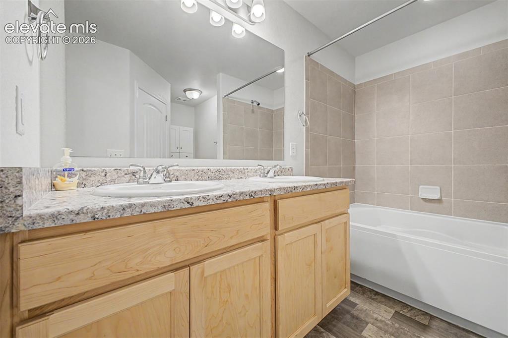 Image 16 of 41: Bathroom