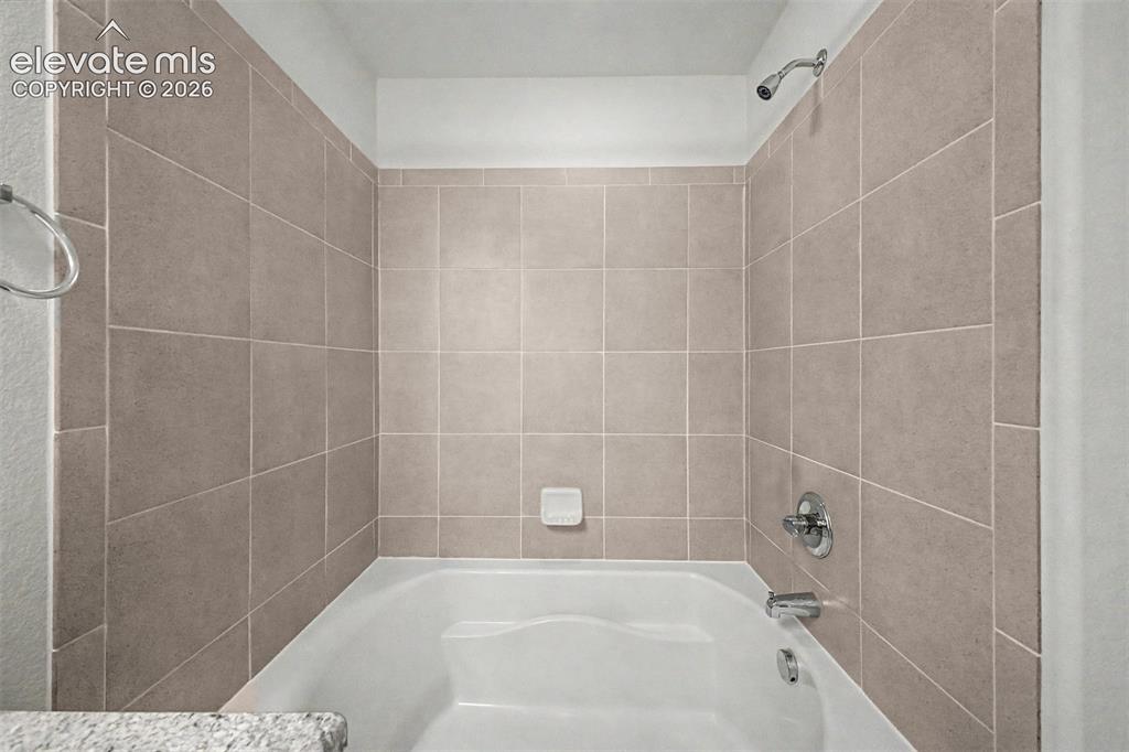 Image 17 of 41: Bathroom