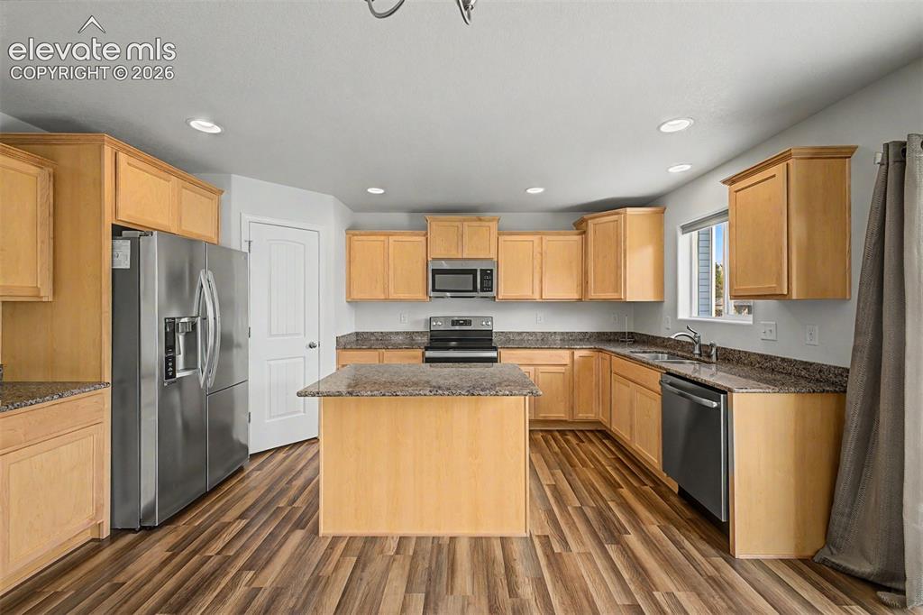Image 8 of 41: Kitchen