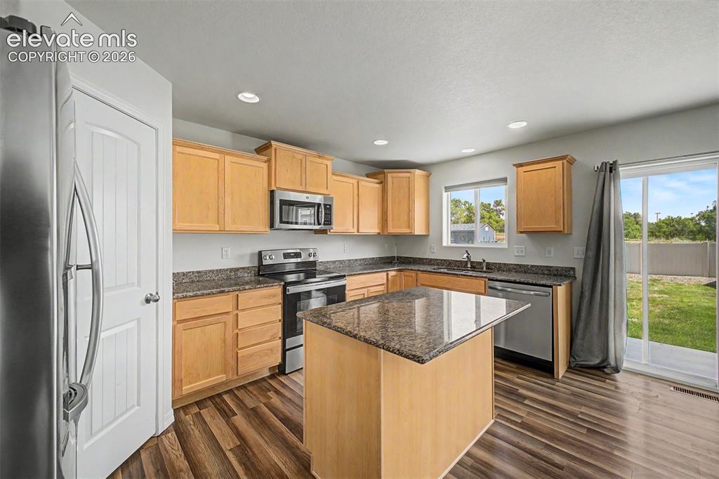 Image 9 of 41: Kitchen