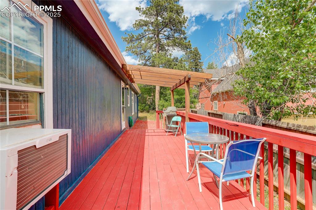 Image 28 of 43: Deck